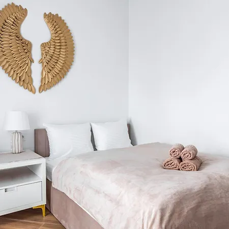 Apartment Golden Wings By Aparo -- Cicha Okolica, Nowy Apartament, Taras, Lozeczko Dla Dziecka, Nowoczesne Bemowo