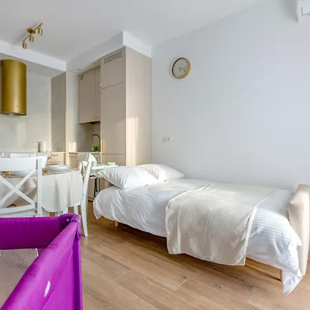 Apartment Golden Wings By Aparo -- Cicha Okolica, Nowy Apartament, Taras, Lozeczko Dla Dziecka, Nowoczesne Bemowo *