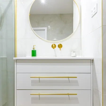 Golden Wings By Aparo -- Cicha Okolica, Nowy Apartament, Taras, Lozeczko Dla Dziecka, Nowoczesne Bemowo Warschau