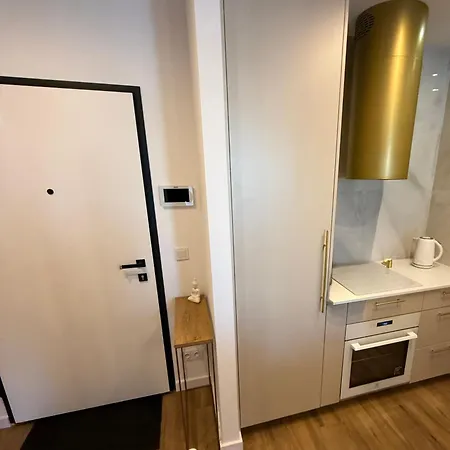 Apartment Golden Wings Warszawa By Aparo -- Cicha Okolica, Nowy Apartament, Taras, Lozeczko Dla Dziecka, Nowoczesne Bemowo
