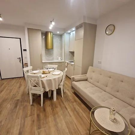 Golden Wings Warszawa By Aparo -- Cicha Okolica, Nowy Apartament, Taras, Lozeczko Dla Dziecka, Nowoczesne Bemowo Apartment *