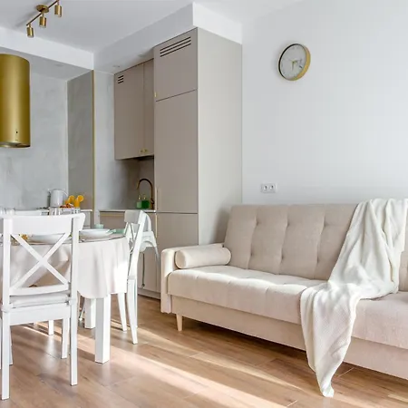 Golden Wings By Aparo -- Cicha Okolica, Nowy Apartament, Taras, Lozeczko Dla Dziecka, Nowoczesne Bemowo 바르샤바