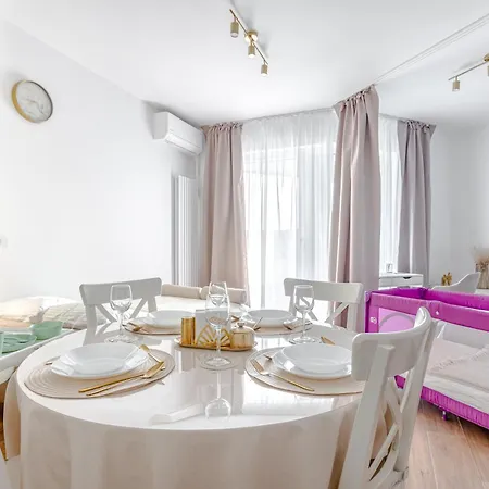Golden Wings By Aparo -- Cicha Okolica, Nowy Apartament, Taras, Lozeczko Dla Dziecka, Nowoczesne Bemowo 아파트 바르샤바