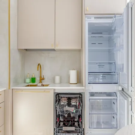 Daire Golden Wings By Aparo -- Cicha Okolica, Nowy Apartament, Taras, Lozeczko Dla Dziecka, Nowoczesne Bemowo Varşova