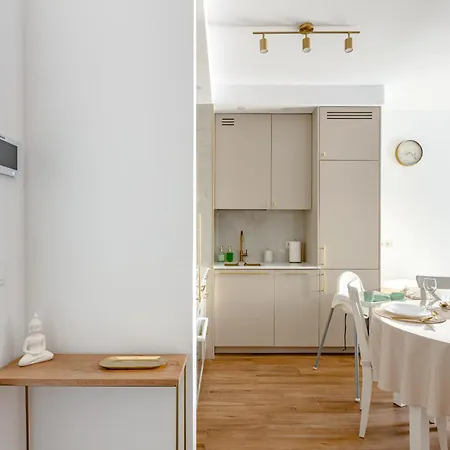 Golden Wings By Aparo -- Cicha Okolica, Nowy Apartament, Taras, Lozeczko Dla Dziecka, Nowoczesne Bemowo * 바르샤바