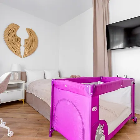Golden Wings Warszawa By Aparo -- Cicha Okolica, Nowy Apartament, Taras, Lozeczko Dla Dziecka, Nowoczesne Bemowo Apartment Warsaw