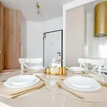 Golden Wings By Aparo -- Cicha Okolica, Nowy Apartament, Taras, Lozeczko Dla Dziecka, Nowoczesne Bemowo Varşova